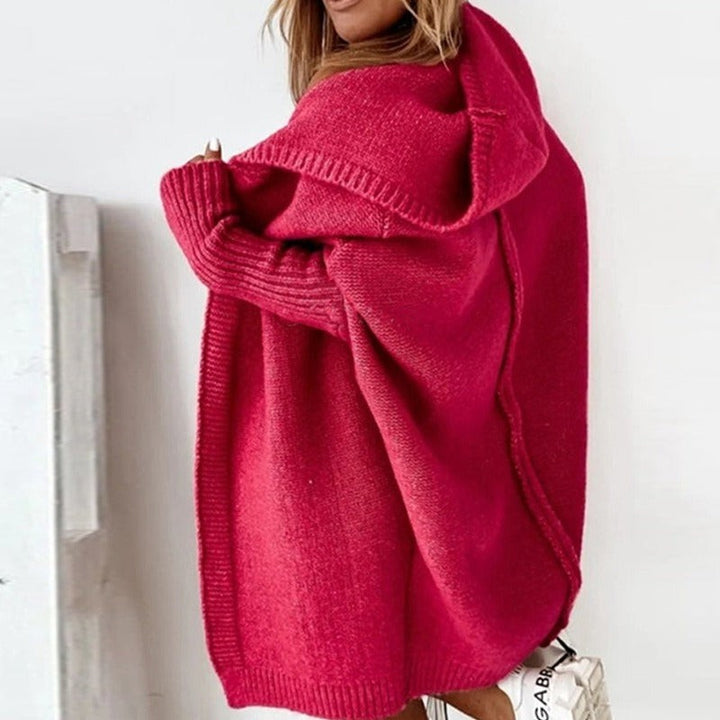 Pinker Oversize Strickmantel mit Kapuze, seitliche Ansicht