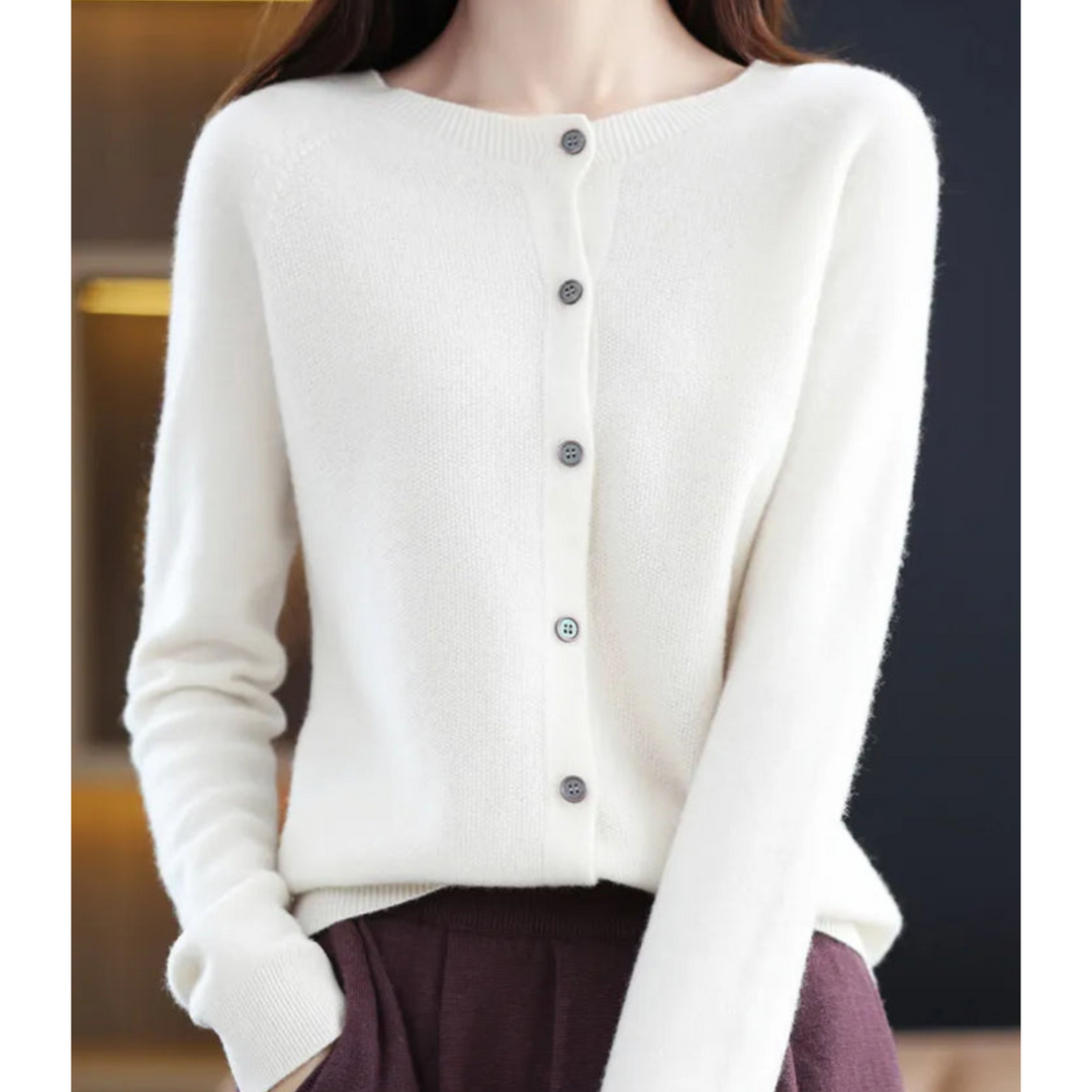 Strickjacke in Cremeweiß mit Rundhalsausschnitt und durchgehender Knopfleiste