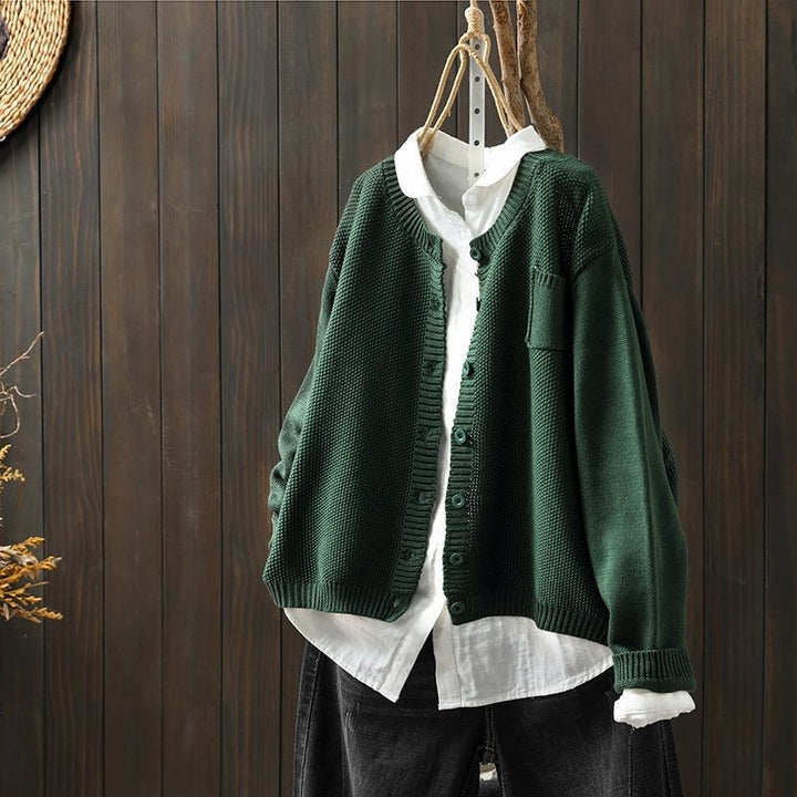 Dunkelgrüne Strickjacke oversized mit Rippstrick und Brusttasche