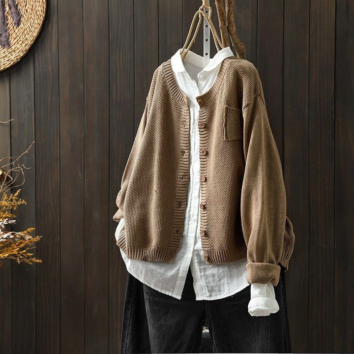 Beige Strickjacke oversized mit Knopfleiste und Brusttasche