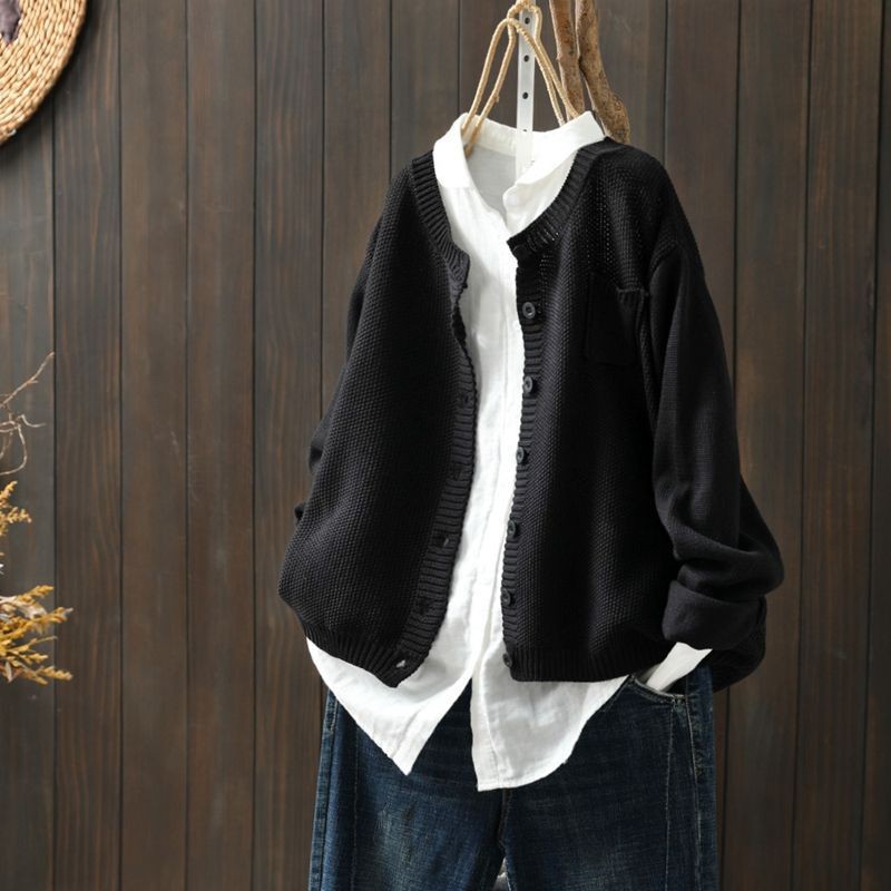 Schwarze Strickjacke oversized mit Rippstrick und Brusttasche