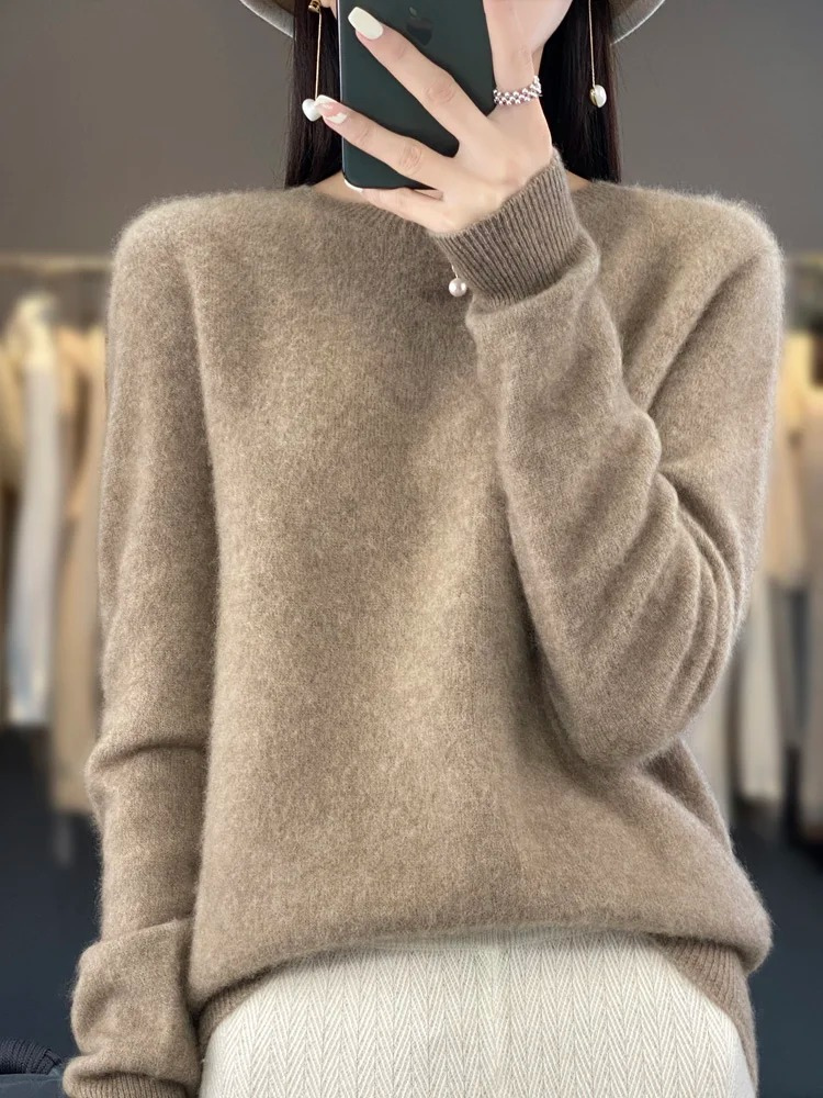 Kaschmirpullover in Taupe mit rundem Ausschnitt und geripptem Bündchen