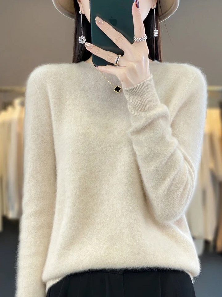 Cremefarbener Strickpullover mit rundem Ausschnitt und weicher Struktur