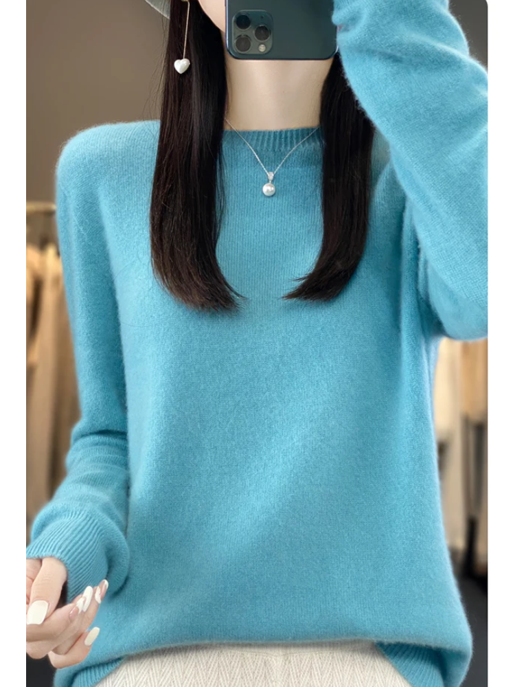 Hellblauer Strickpullover mit rundem Ausschnitt und weichem Feinstrick
