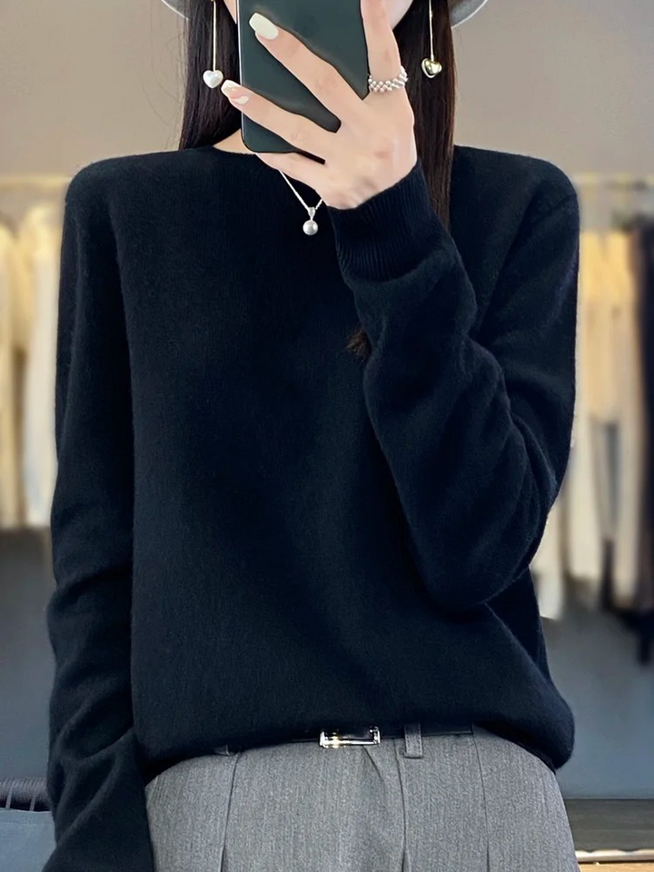 Schwarzer Strickpullover mit rundem Ausschnitt und klassischem Schnitt