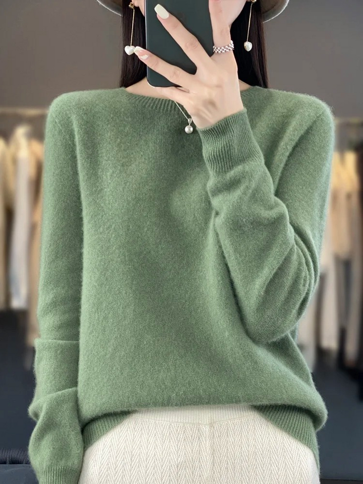 Olivgrüner Strickpullover mit rundem Ausschnitt und weicher Wollstruktur