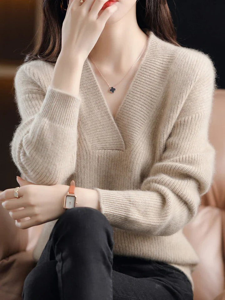 Beiger Cashmere-Pullover mit tiefem V-Ausschnitt und Rippstrick