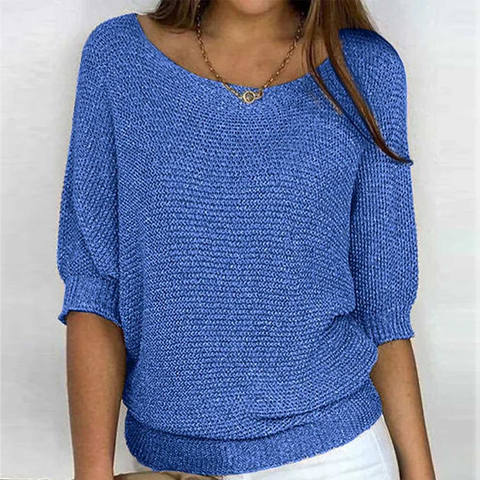 Blauer Strickpullover mit Fledermausärmeln und gerippten Bündchen