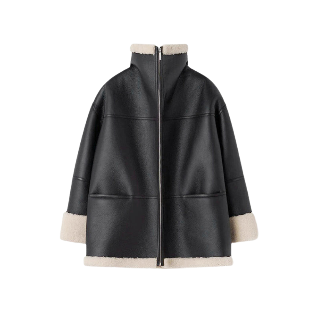 Oversized Wintermantel aus Kunstleder mit Shearling-Kragen und Bündchen, freigestellt