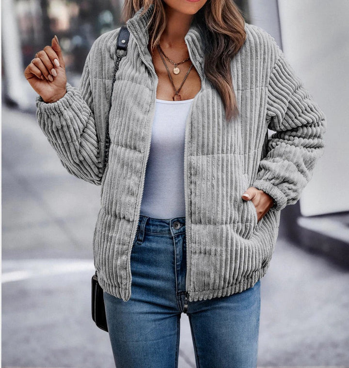 Graue Cordjacke mit Reißverschluss und weichem geripptem Material