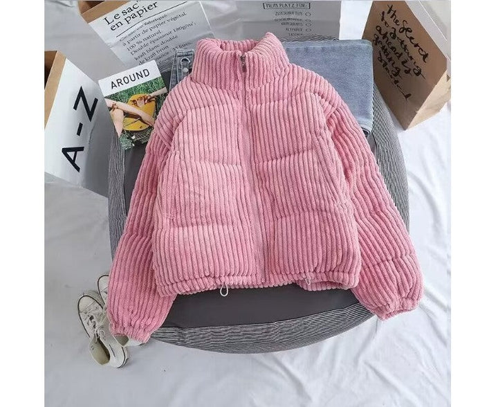 Rosa Cordjacke gefaltet mit Stehkragen und silbernem Reißverschluss