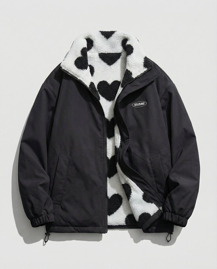 Schwarze Winterjacke mit Herzmuster-Fleecefutter in Schwarz-Weiß