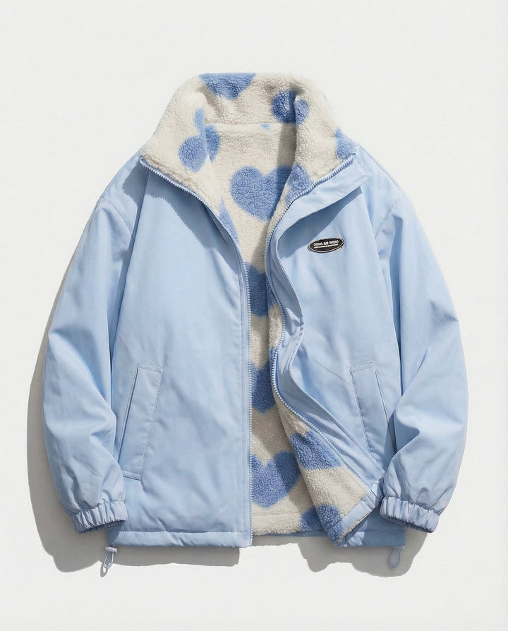 Hellblaue Winterjacke mit wärmendem Herz-Fleecefutter, flach ausgebreitet