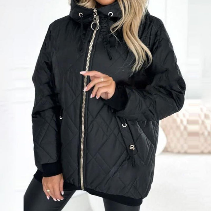 Schwarze Steppjacke mit Kapuze und goldenem Reißverschluss