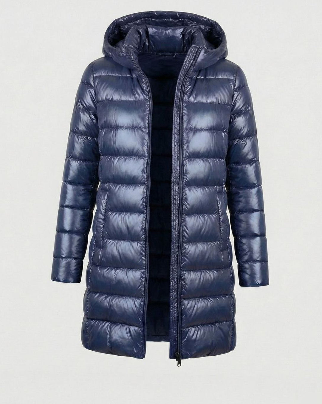 Dunkelblaue leichte Winterjacke mit Kapuze und schmaler Steppung, freigestellt