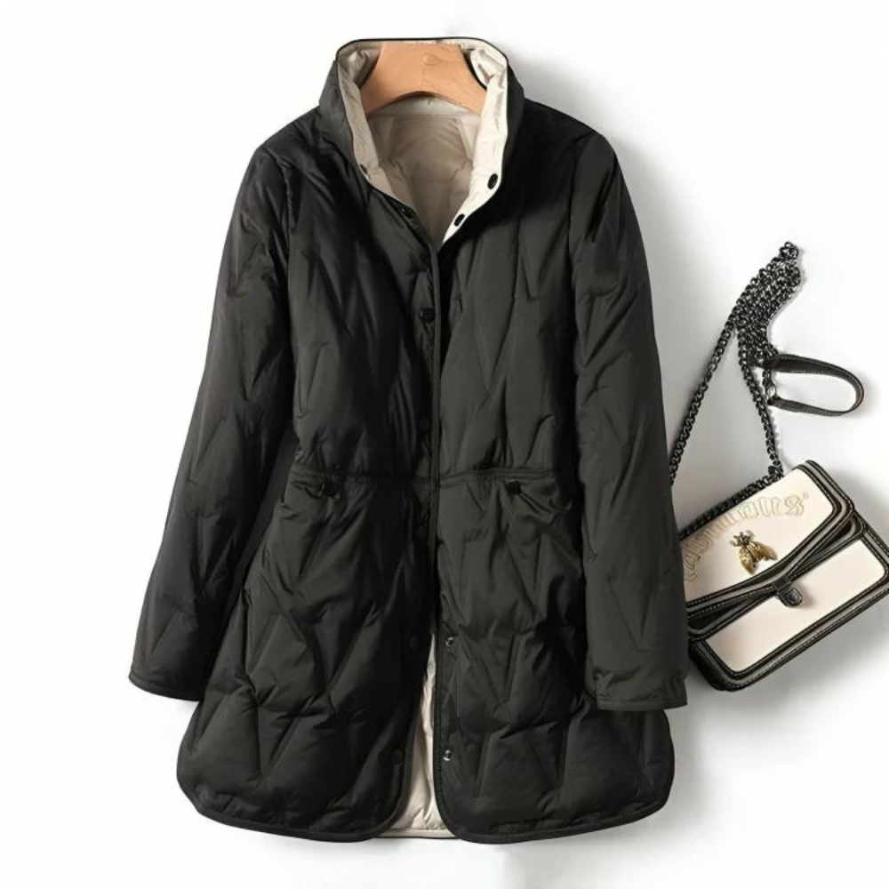 Schwarze Steppjacke mit Stehkragen und cremefarbenem Innenfutter