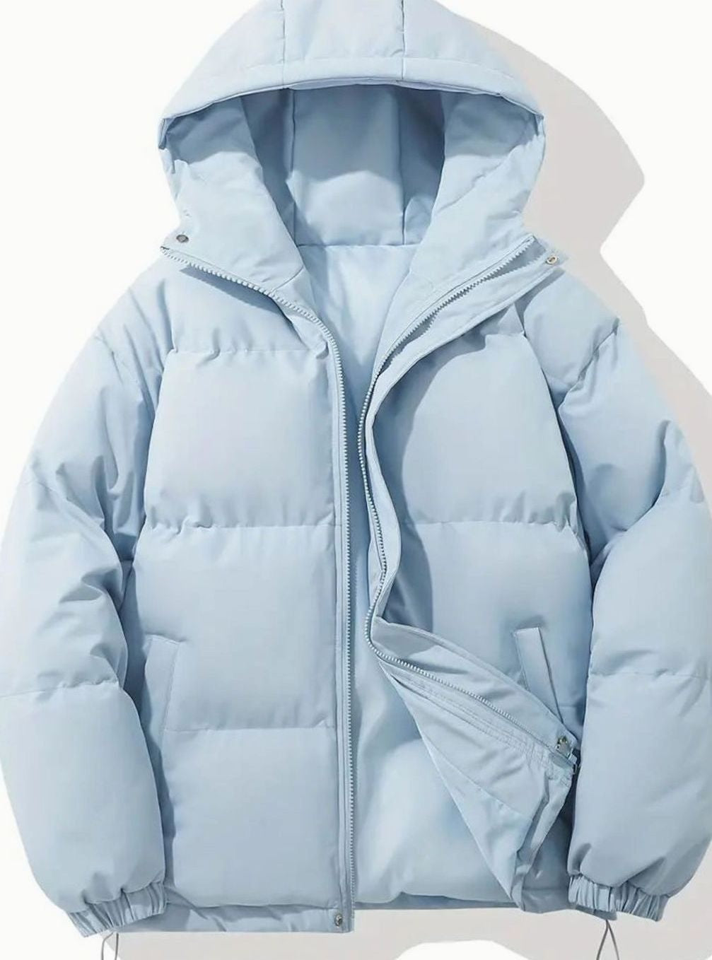 Hellblaue Winterjacke mit Kapuze und Stehkragen, Vorderansicht