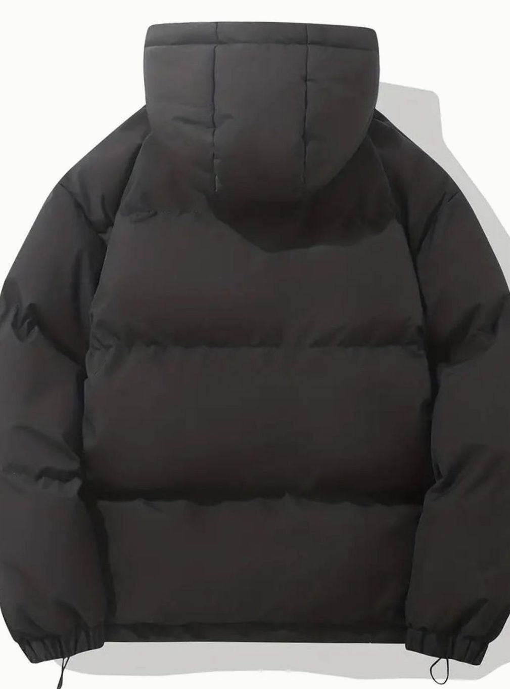 Schwarze gesteppte Winterjacke mit Kapuze, Rückenansicht