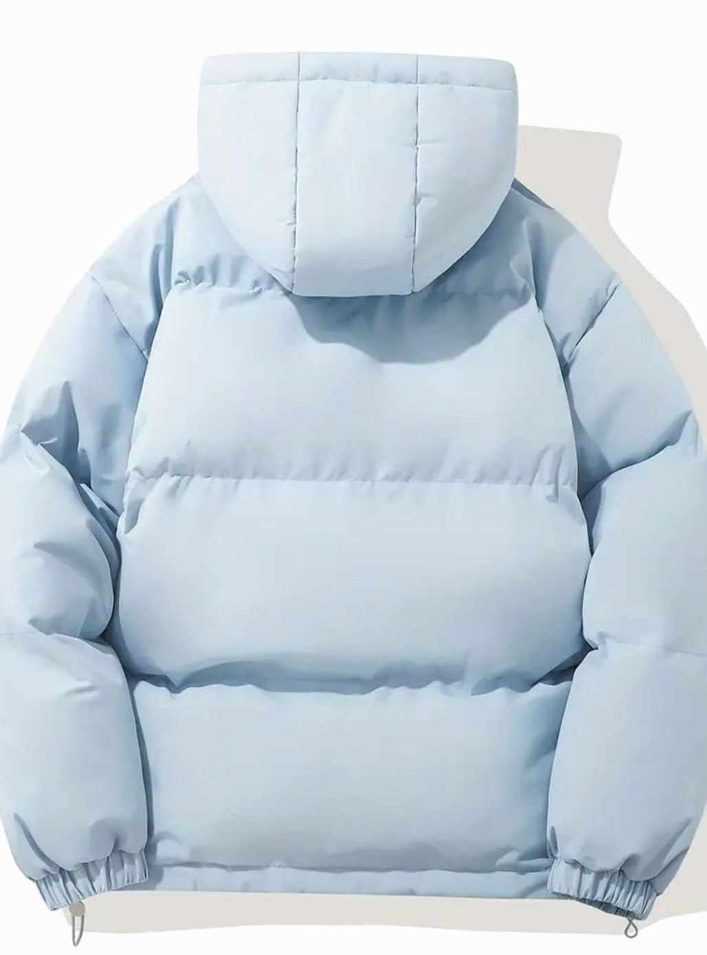 Hellblaue Steppjacke mit Kapuze, Rückenansicht mit Kordelzug