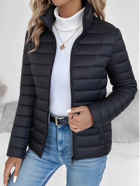 Schwarze Steppjacke mit Reißverschluss und Stehkragen, taillierter Slim-Fit-Schnitt