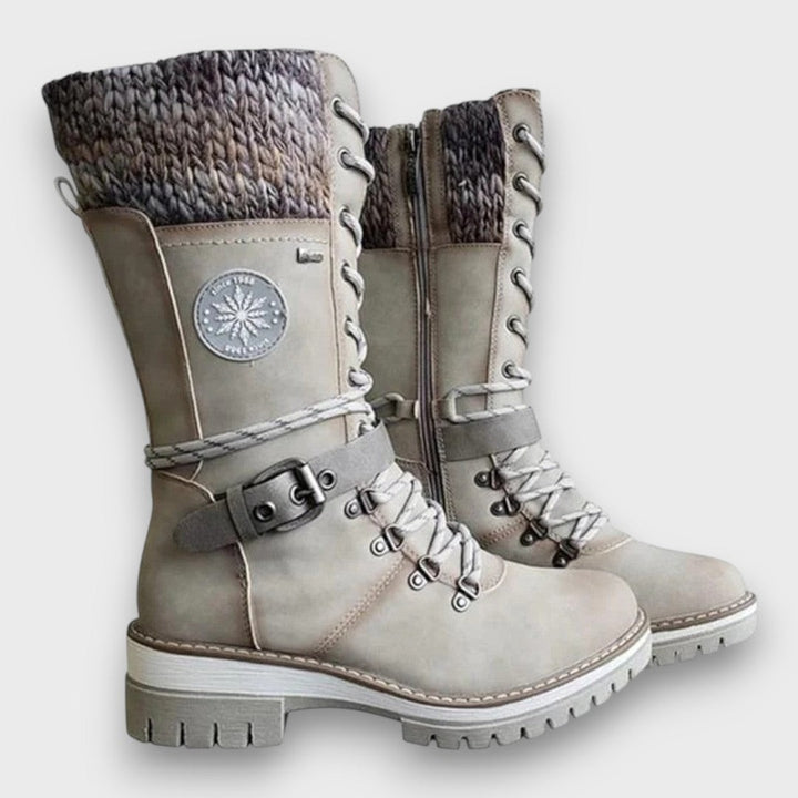 Winterstiefel in Beige mit Strickschaft und Schnürung, Profilsohle
