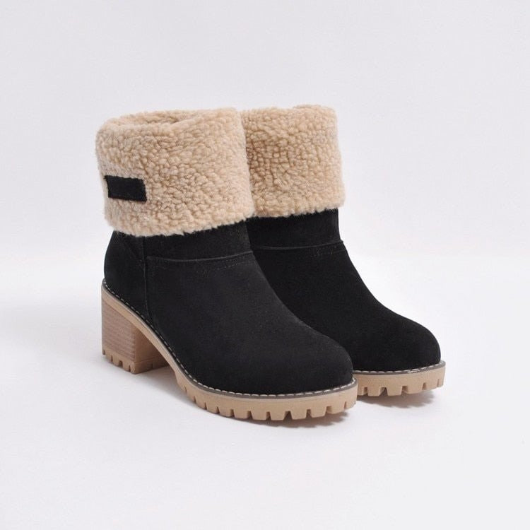 Schwarze Wildleder-Winterboots mit beigem Teddyfell-Rand und Profilsohle