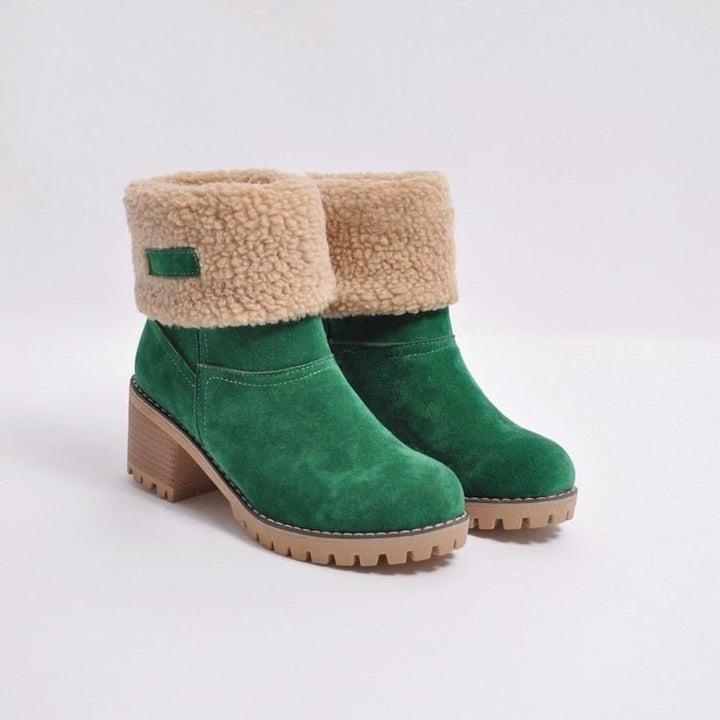 Grüne Winterstiefel mit flauschigem Fellumschlag und Holzoptik-Absatz