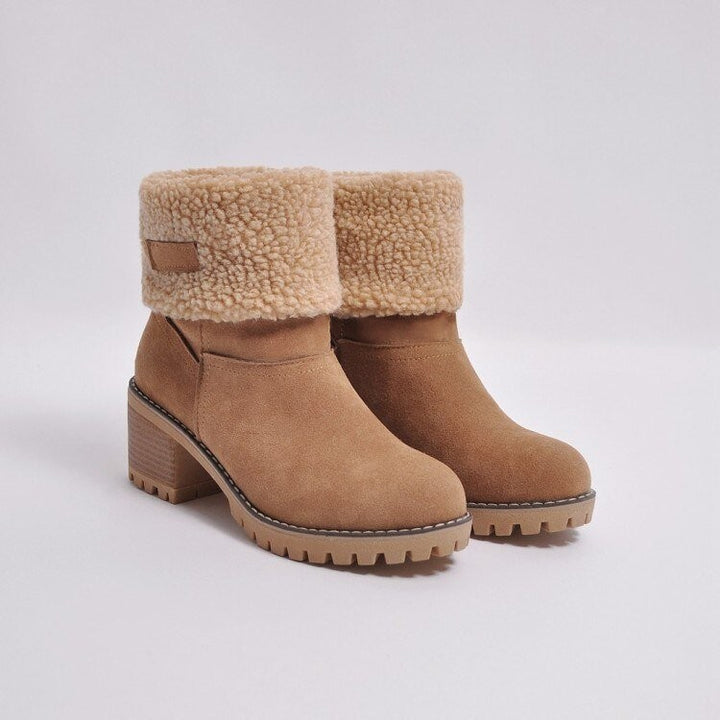 Camelfarbene Winterboots mit Teddyfell-Kragen und griffiger Sohle