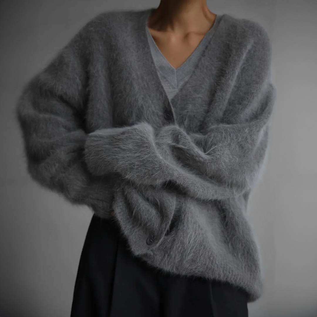 Grauer Mohair-Cardigan mit V-Ausschnitt und verschränkten Ärmeln