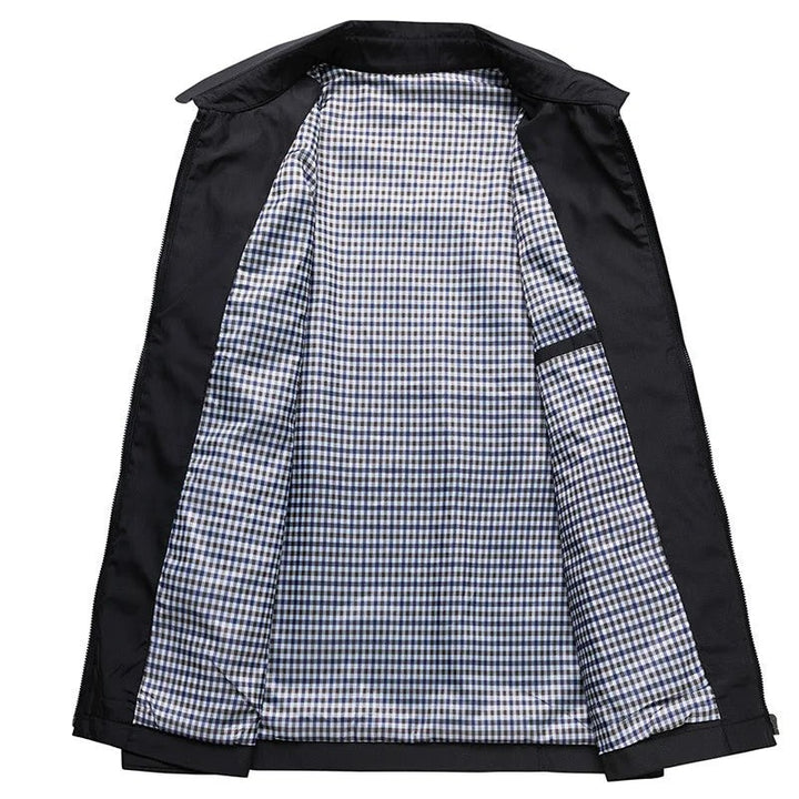 Herrenjacke schwarz mit kariertem Innenfutter und offenem Reißverschluss