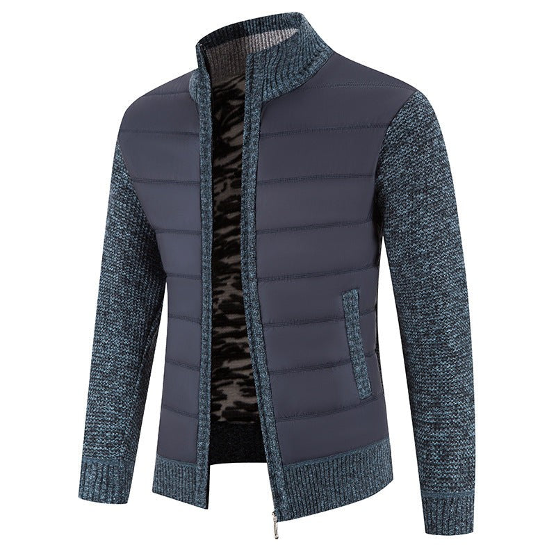 Steppjacke dunkelblau mit strukturierten Strickärmeln und Reißverschluss