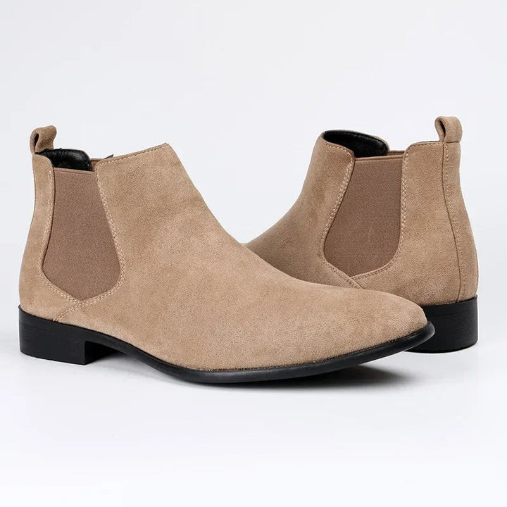 Beige Chelsea Boots Herren paarweise mit schmaler Schuhspitze