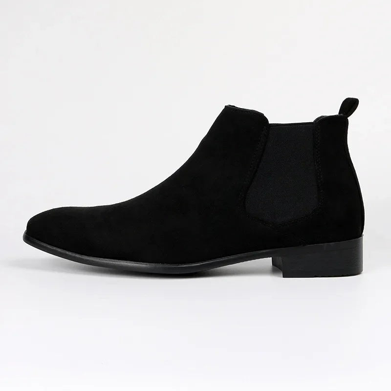 Schwarze Chelsea Boots Herren seitliche Ansicht mit flacher Sohle