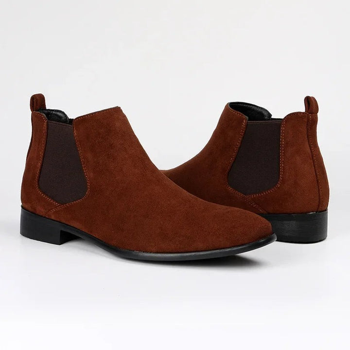 Braune Chelsea Boots Herren im Paar mit Blockabsatz und Wildlederoptik