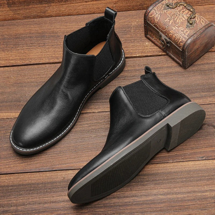 Schwarze Chelsea-Boots aus Leder mit elastischen Seiteneinsätzen und Kontrastnaht