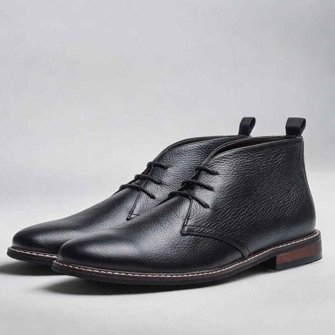 Schwarze Chukka Boots für Herren aus genarbtem Leder mit Schnürung