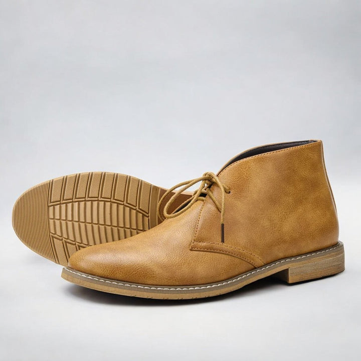 Cognacfarbene Chukka Boots mit strukturierter Sohle und Schnürung