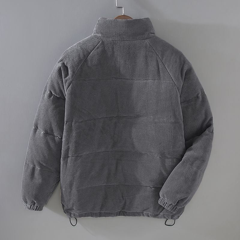 Rückansicht einer grauen Cord-Winterjacke mit Kordelzug am Saum