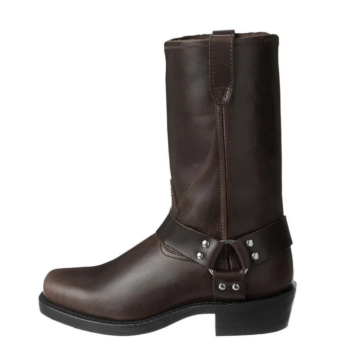Dunkelbraune Cowboystiefel aus glattem Leder mit Harness-Riemen und Metallring