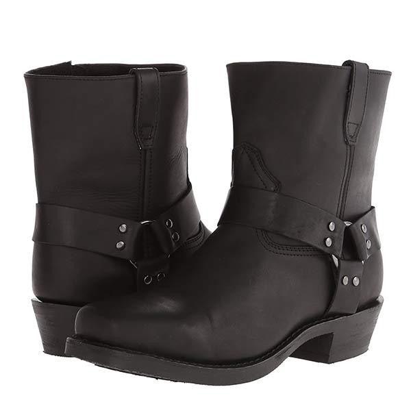Paar schwarzer Western-Boots mit Nieten und seitlichem Reißverschluss