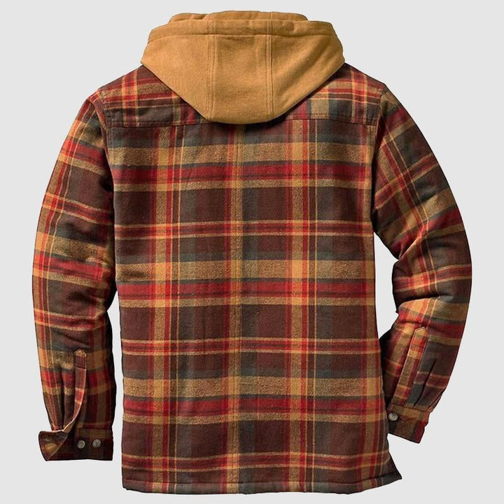 Rückenansicht der rot-braun karierten Holzfällerjacke mit senffarbener Kapuze