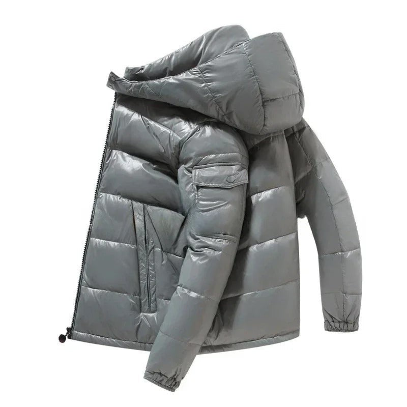 Graue glänzende Winterjacke mit Kapuze und Ärmeltasche, Seitenansicht