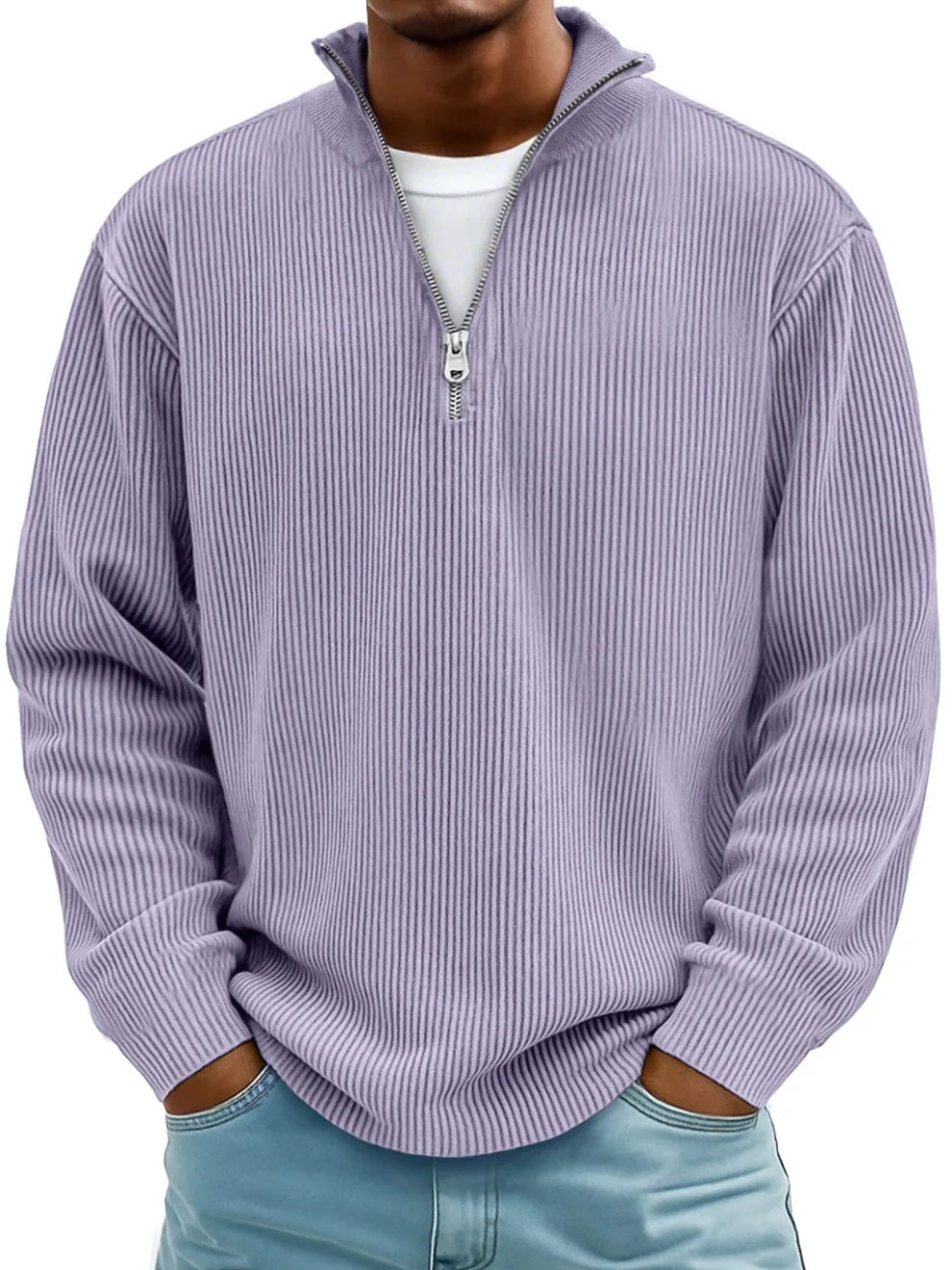 Flieder-farbener Herrenpullover mit Stehkragen und silbernem Zipper