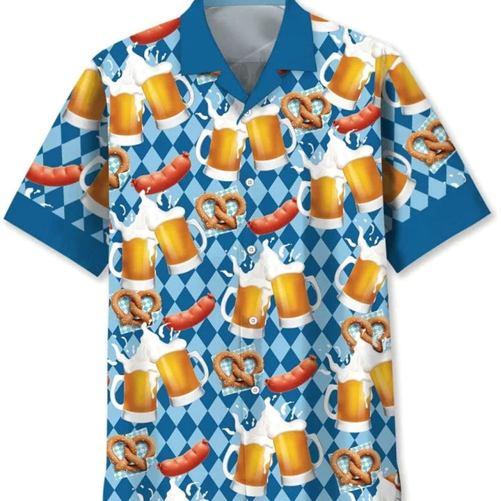 Blaues Hawaiihemd mit Raute-Muster, Bierkrügen, Brezeln und Bratwurst
