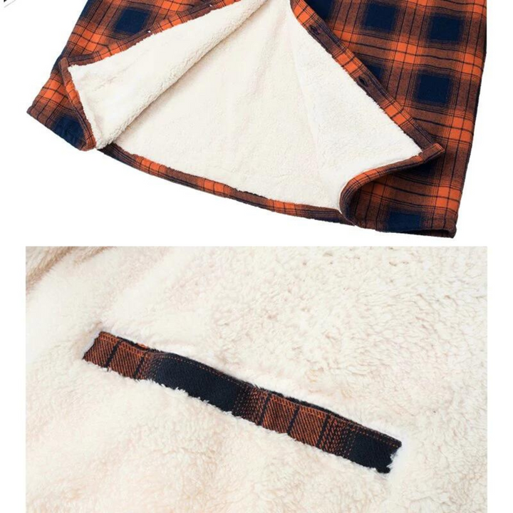 Innenfutter aus Sherpa-Fleece und Ärmelbund der karierten Jacke