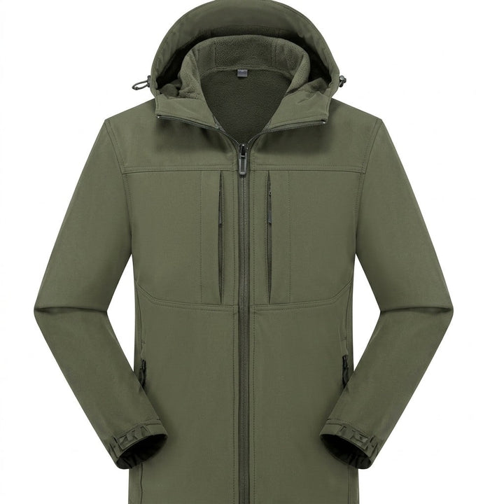 Olivgrüne Softshelljacke Herren mit Kapuze im Nahaufnahme-Detail