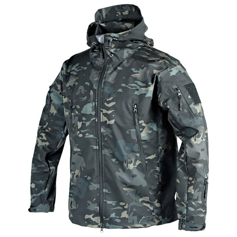 Outdoorjacke in dunklem Camouflage-Muster mit Kapuze und Reißverschlusstaschen