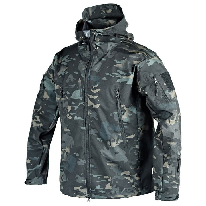 Outdoorjacke in dunklem Camouflage-Muster mit Kapuze und Reißverschlusstaschen
