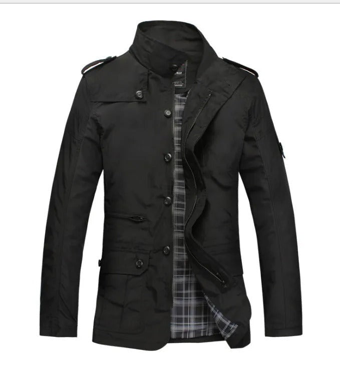 Schwarze Herrenjacke mit Stehkragen und Reißverschlusstaschen