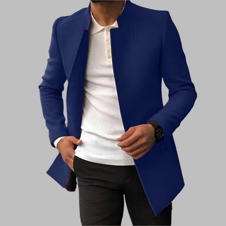 Eleganter Herrenmantel in Blau mit Stehkragen und schlanker Silhouette